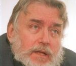 Adrian Păunescu rămâne cel mai apreciat scriitor român