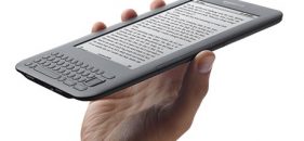 Povestea unei tinere scriitoare, devenită celebră, graţie online-ului